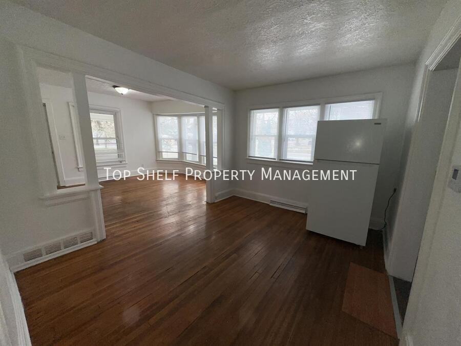 1404 Clark St - Photo 2 of 6