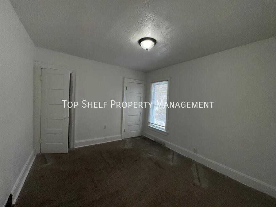 1404 Clark St - Photo 3 of 6