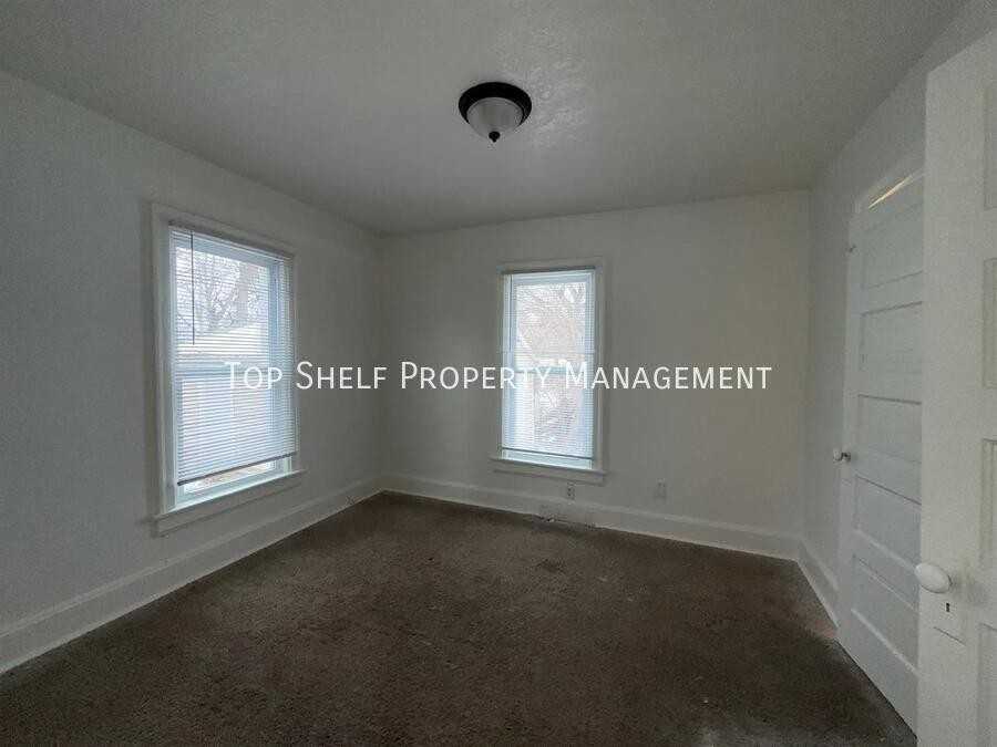 1404 Clark St - Photo 4 of 6