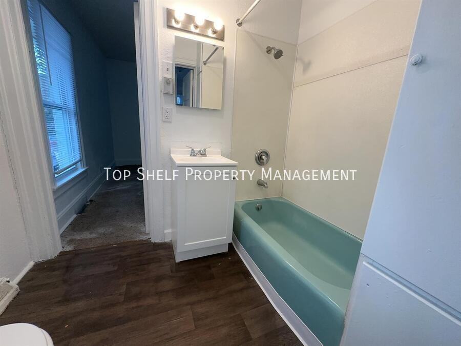 1404 Clark St - Photo 5 of 6