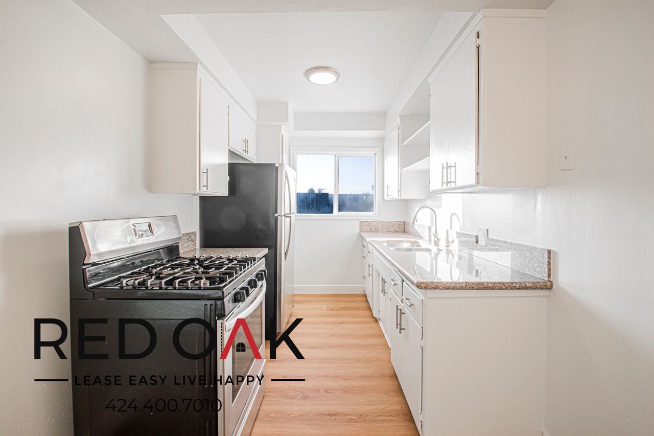 1115 W 111th St #5 - Photo 3 of 18