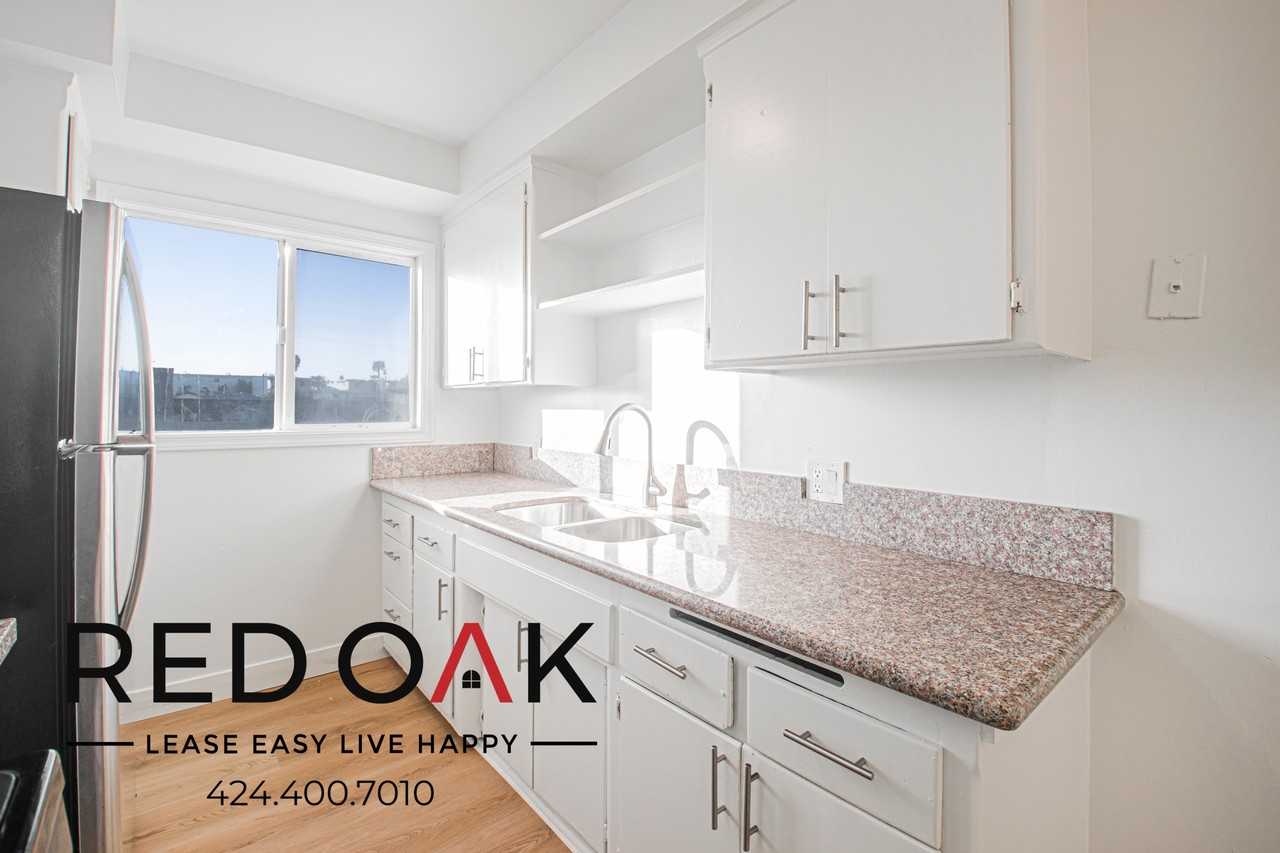 1115 W 111th St #5 - Photo 5 of 18