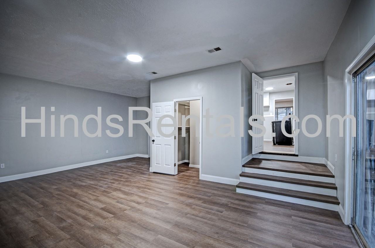 4240 Azalea Drive - Photo 6 of 28