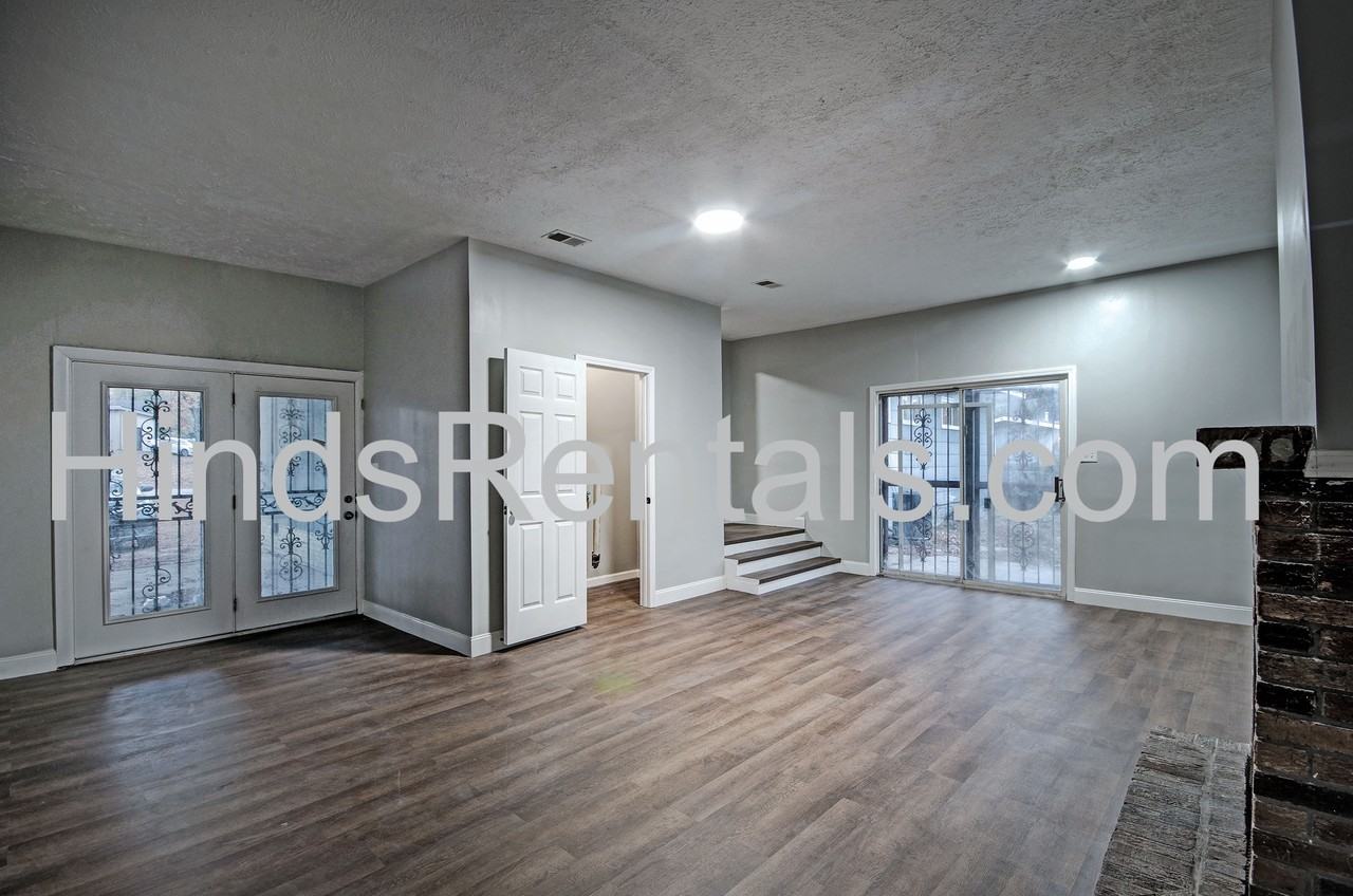 4240 Azalea Drive - Photo 5 of 28