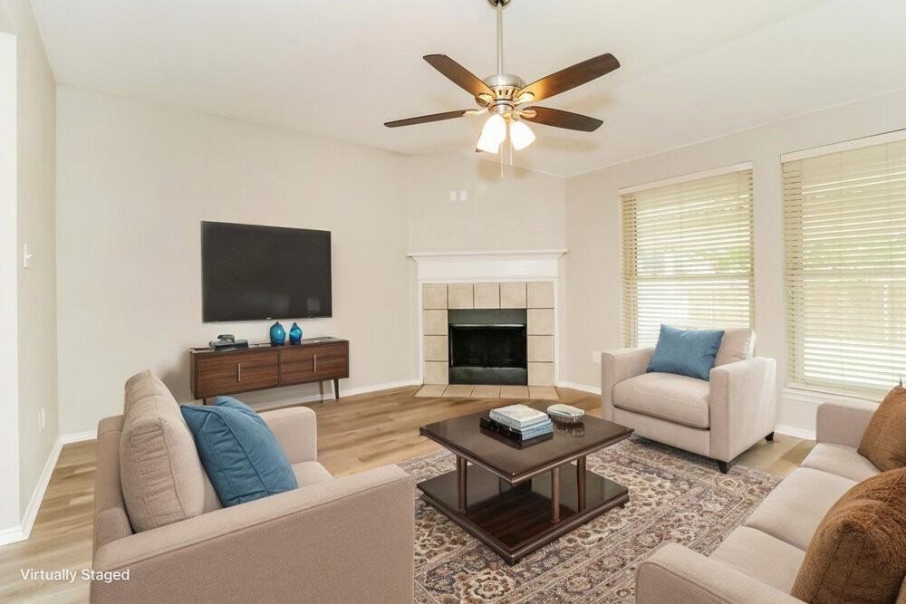 726 Victoria Dr - Photo 4 of 19