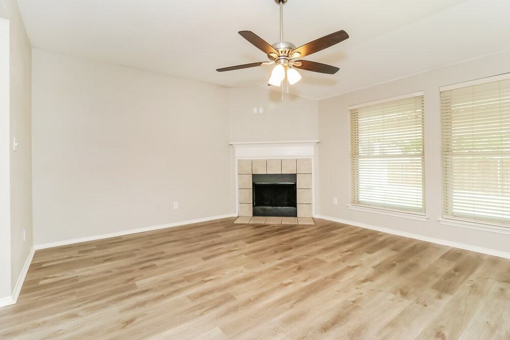 726 Victoria Dr - Photo 5 of 19