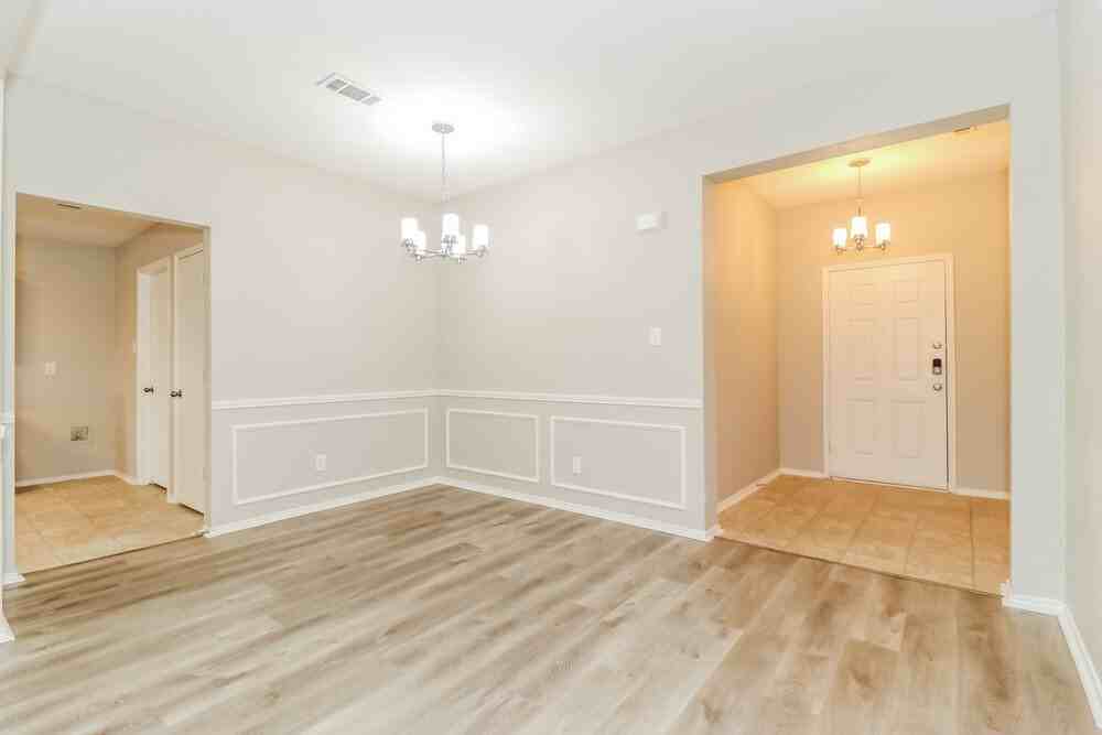 726 Victoria Dr - Photo 7 of 19