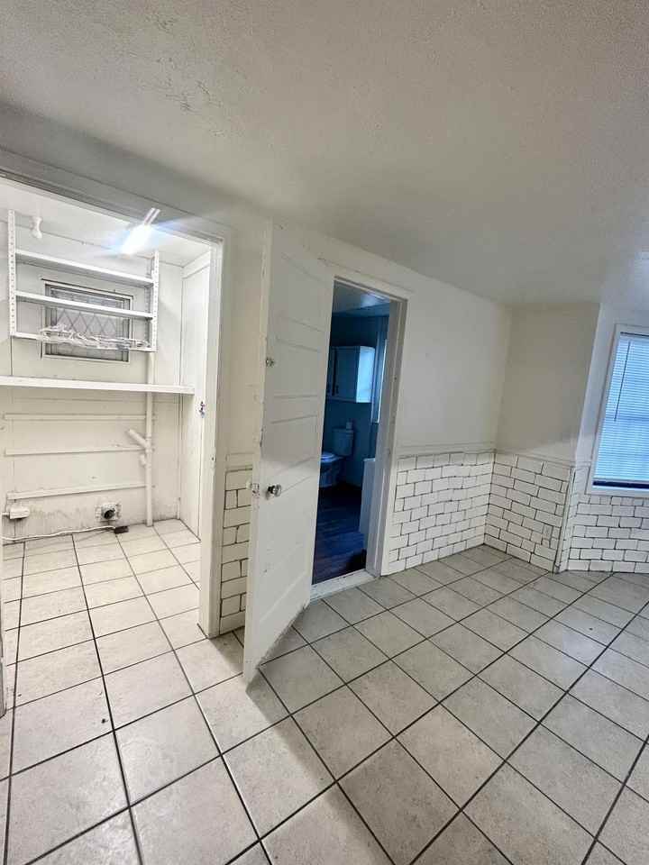 1404 Callahan St - Photo 3 of 28