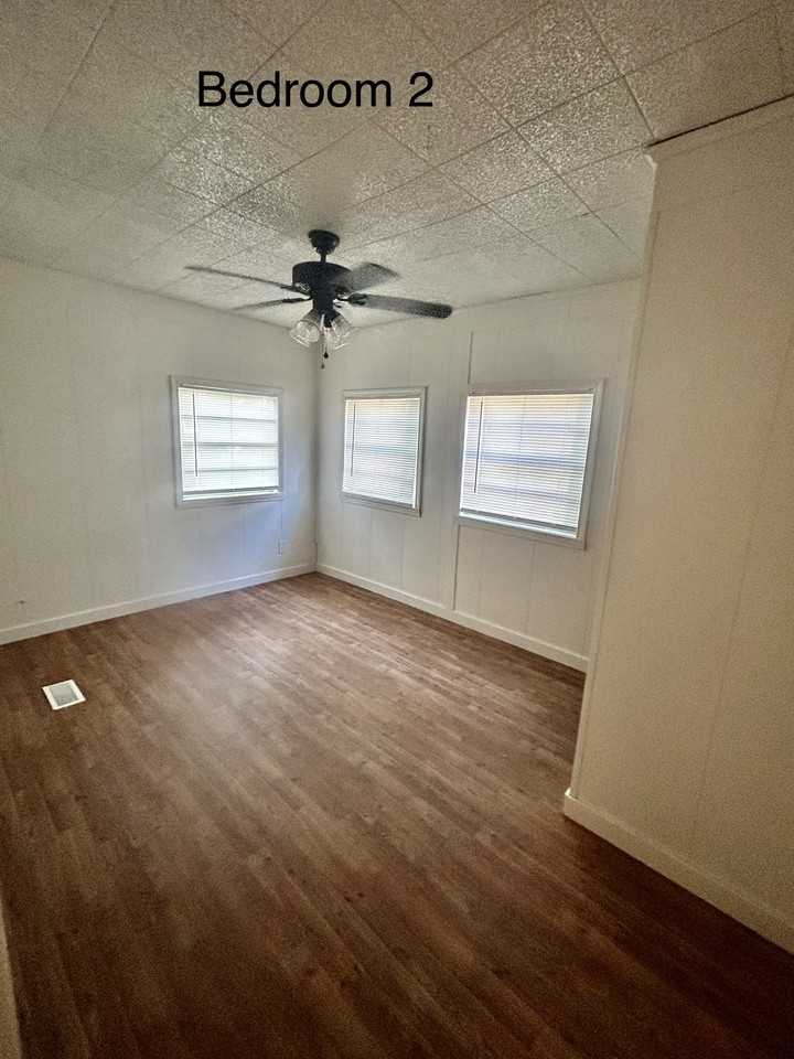 1404 Callahan St - Photo 2 of 28