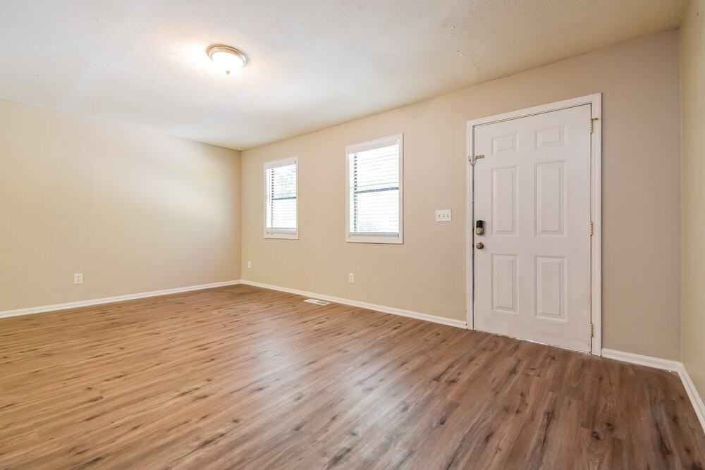 5461 Austell Rd - Photo 5 of 19