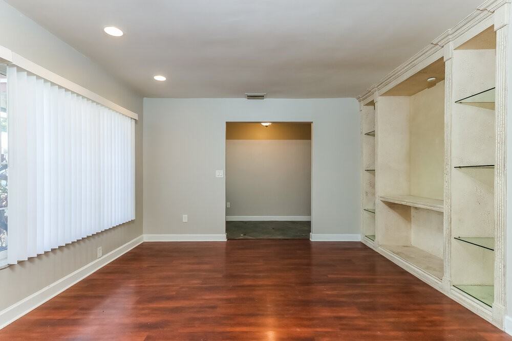 22025 Flanders Ct - Photo 4 of 15