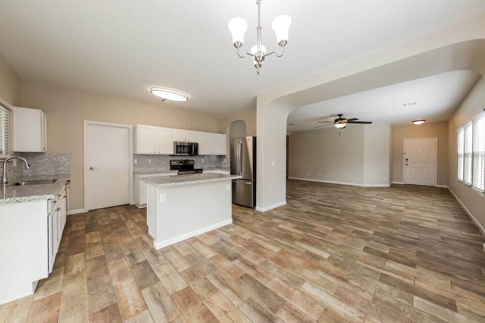 10609 W Angels Ln - Photo 6 of 19