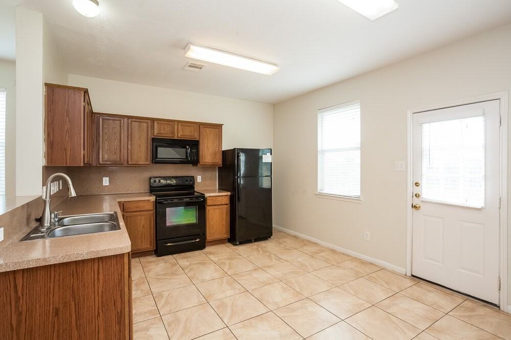 4838 Montclair Hill Ln - Photo 4 of 15