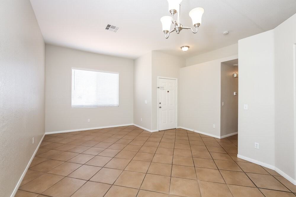 2114 Heritage Ridge Ave - Photo 5 of 16