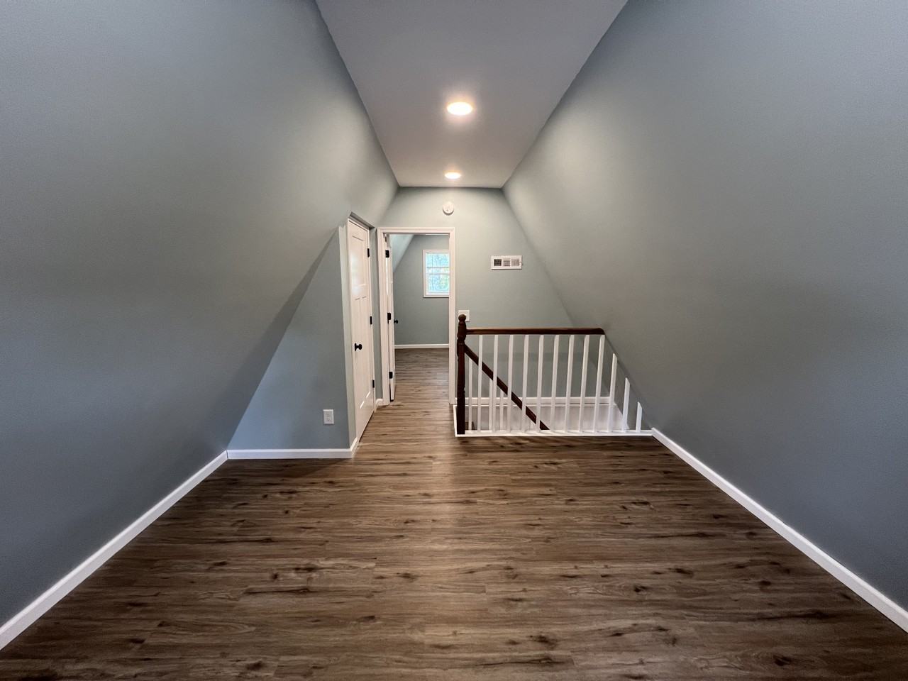 12 Swiss Dr - Photo 4 of 19