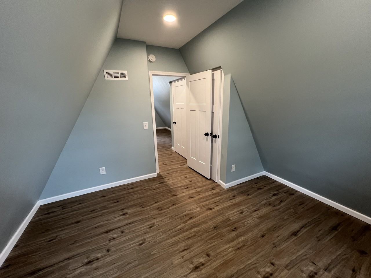 12 Swiss Dr - Photo 6 of 19