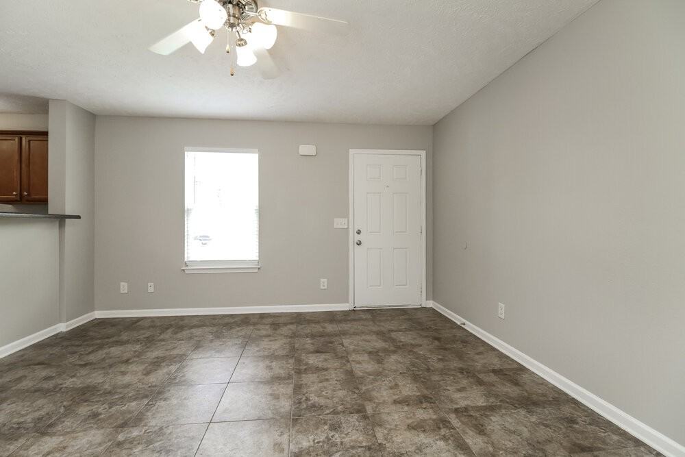 127 Lyndhurst Dr - Photo 3 of 25