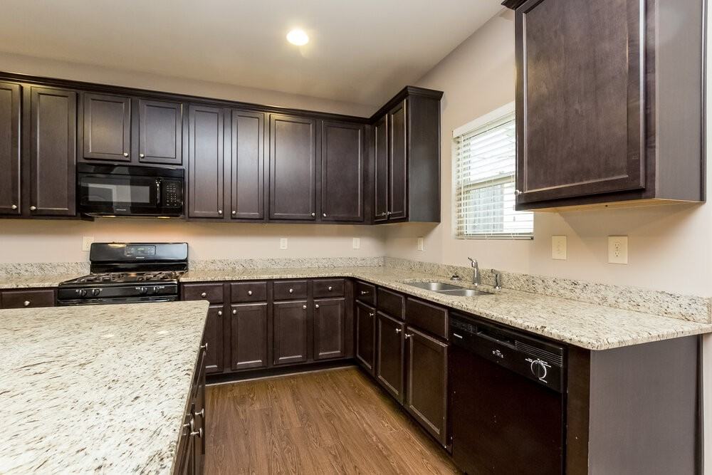 261 Chandler Bluff Ct - Photo 4 of 15