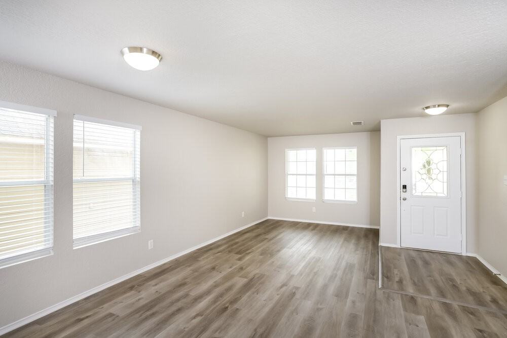 811 Rodeo Rnch - Photo 5 of 20