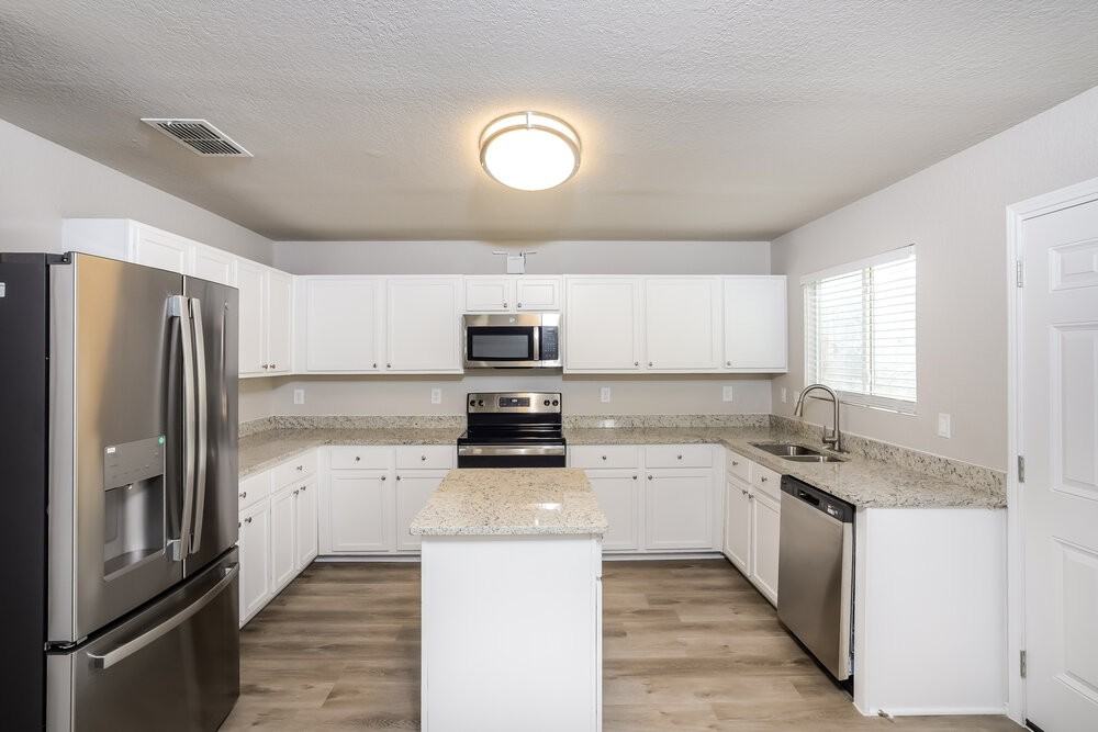 811 Rodeo Rnch - Photo 6 of 20