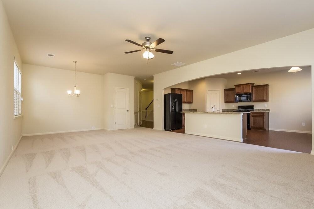 231 Jefferson Ave - Photo 4 of 15