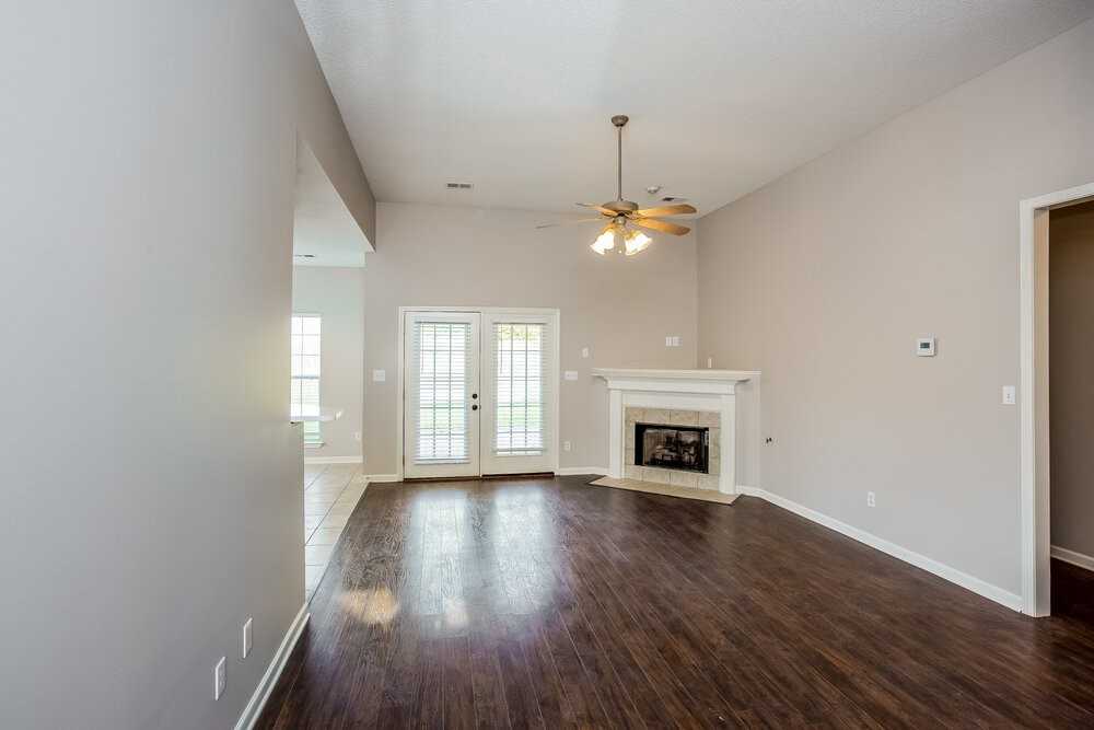 610 Classic Dr N - Photo 4 of 17