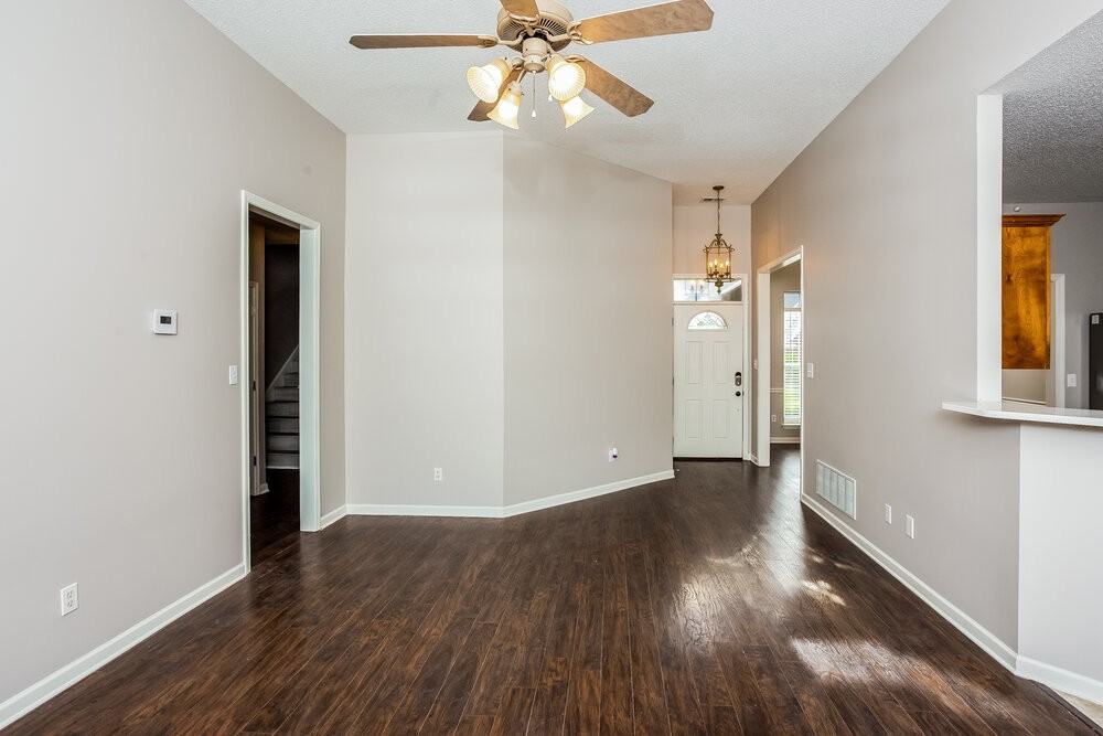 610 Classic Dr N - Photo 5 of 17