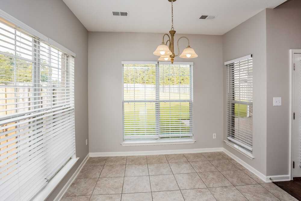 610 Classic Dr N - Photo 6 of 17