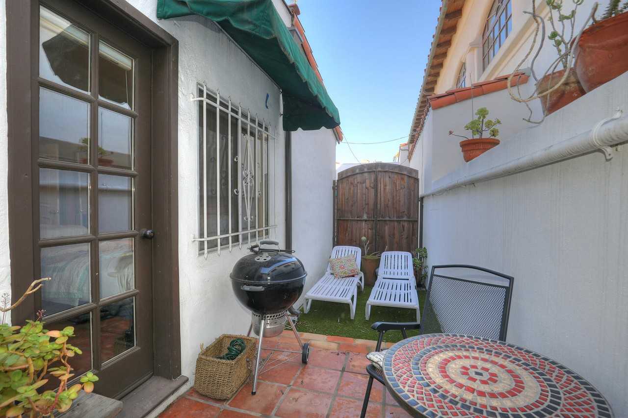 11 W Arrellaga St #11B - Photo 4 of 9