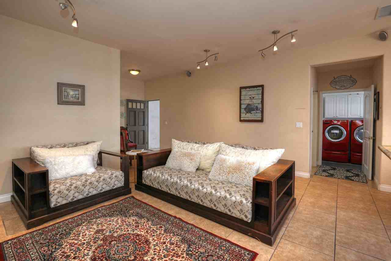 11 W Arrellaga St #11B - Photo 6 of 9