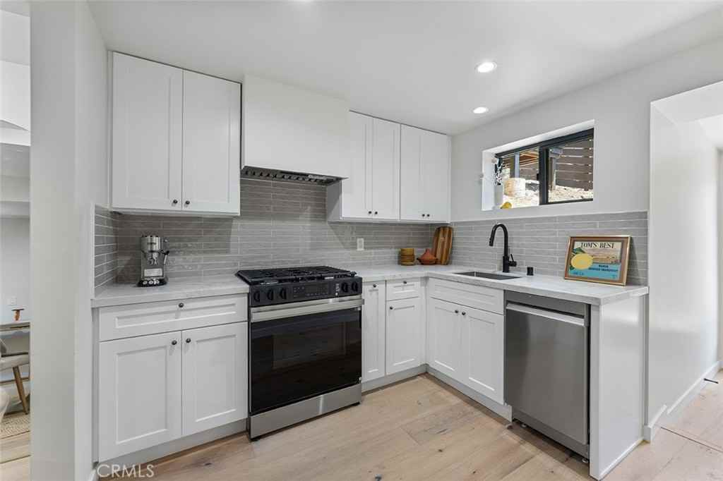 755 Crane Blvd #755 - Photo 3 of 20