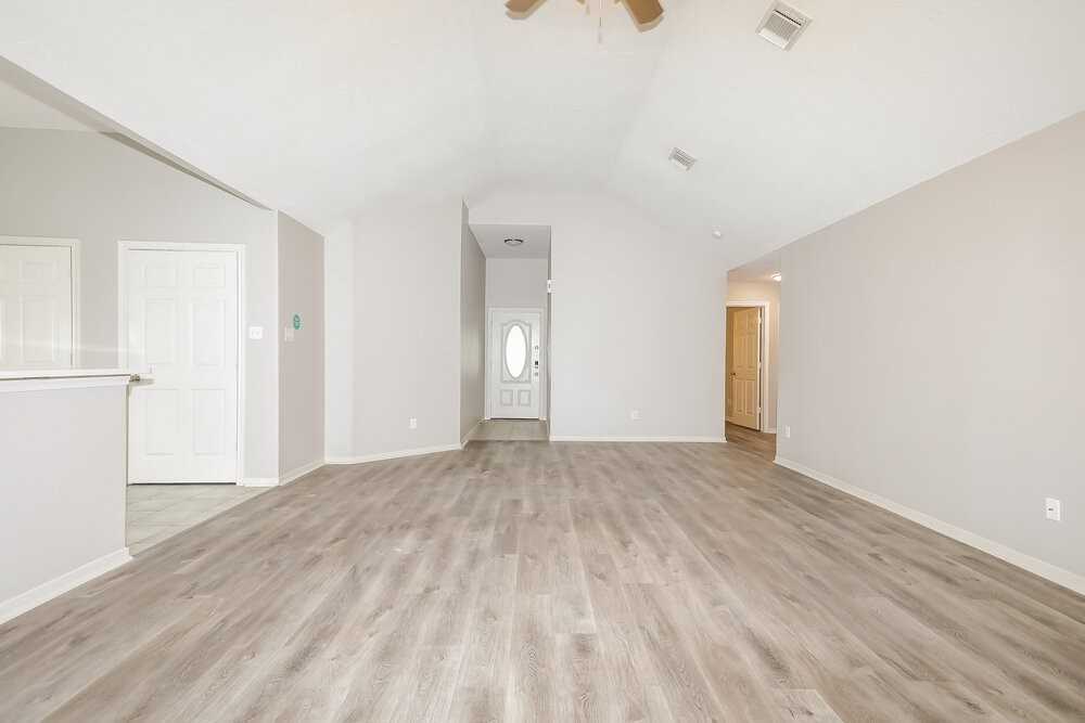 626 Fantasy Ln - Photo 6 of 20