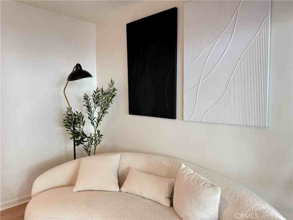 251 N Oakland Ave #251-3 - Photo 3 of 33