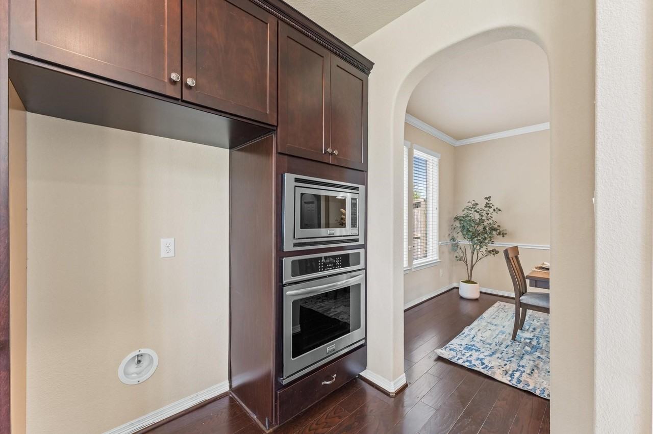 955 Smokethorn Trl #955 - Photo 7 of 42