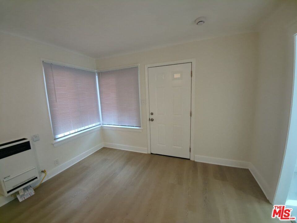 4215 S Budlong Ave #4215 - Photo 3 of 19