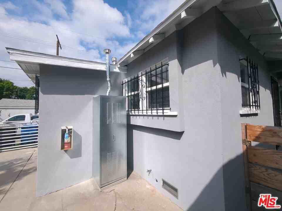 4215 S Budlong Ave #4215 - Photo 4 of 19