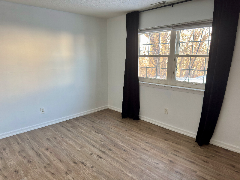 1120 E 6th St #3 - Photo 4 of 8