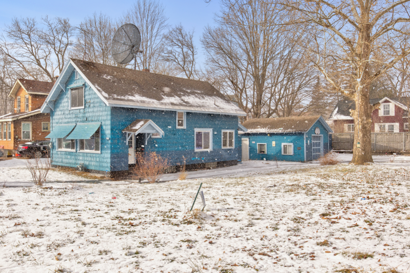 1006 Ballantyne Rd - Photo 2 of 36