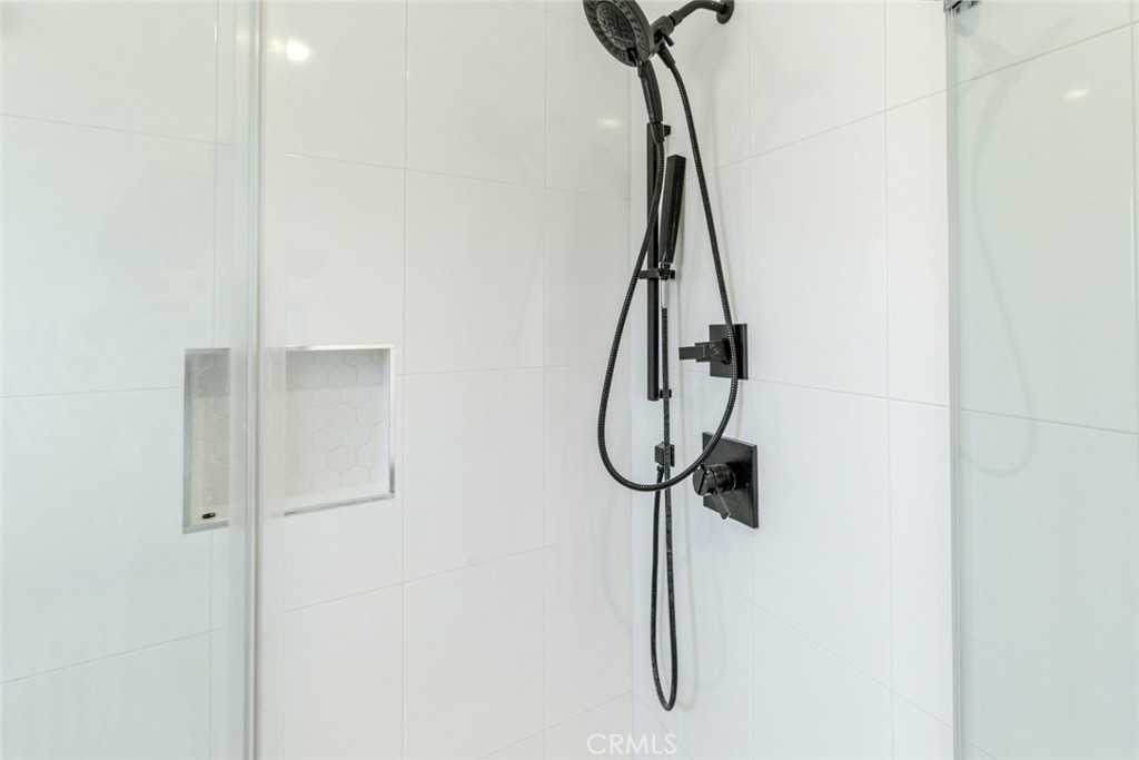 624 Hawthorne St #624A - Photo 3 of 23