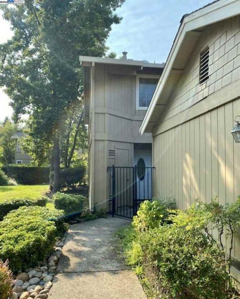 4207 Sheldon Cir #4207 - Photo 3 of 13