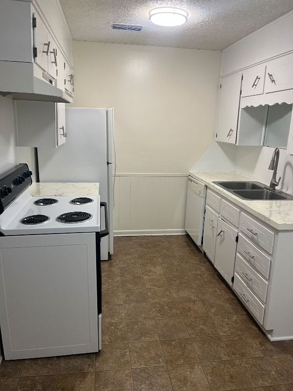 1702 Kirk Ave #103 - Photo 6 of 8