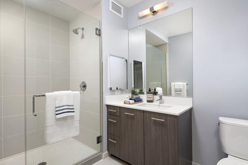 201 E Adams St - Photo 4 of 7