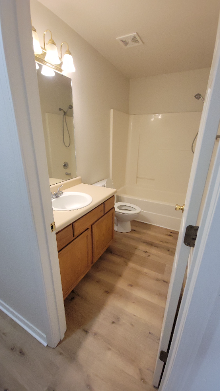 111 Stonington St - Photo 5 of 10