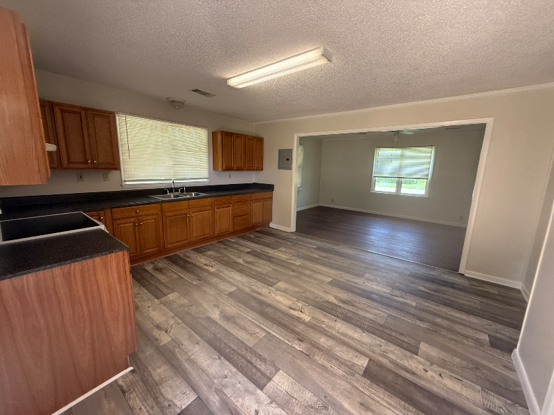 145 Hume Ave - Photo 5 of 13