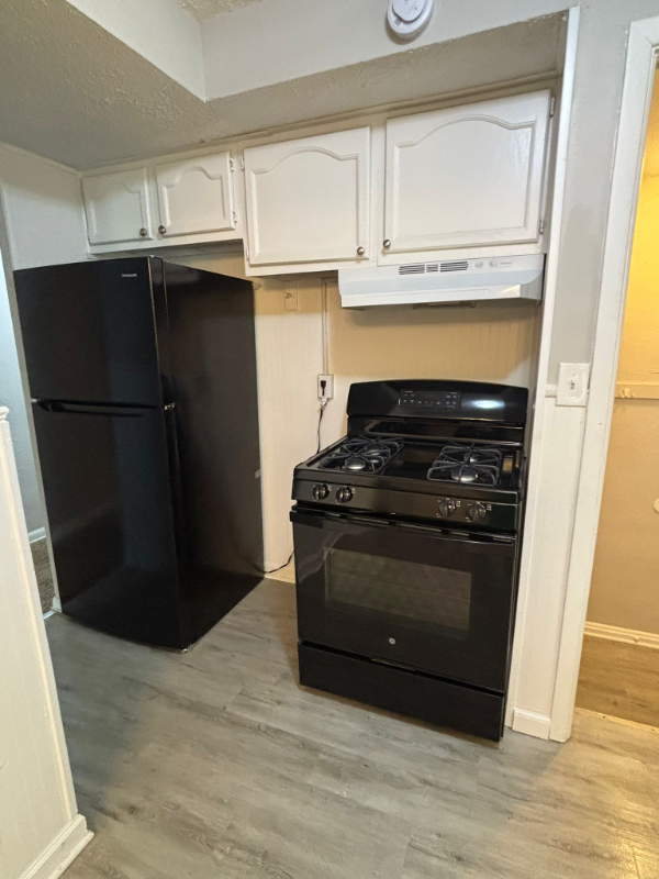 4672 Hillside Ave - Photo 4 of 11