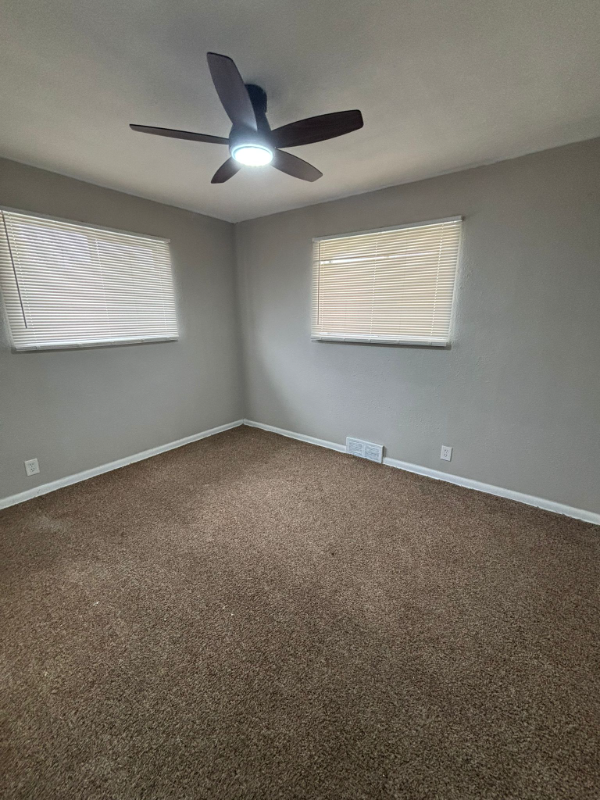 4672 Hillside Ave - Photo 7 of 11