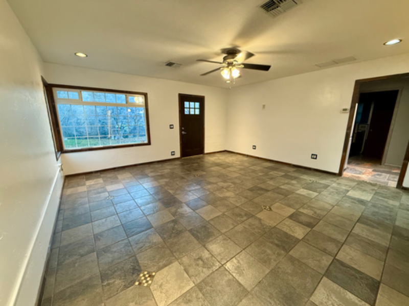 5810 Highway 30w - Photo 2 of 10