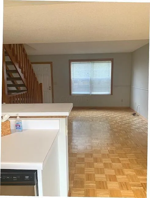 5125 Singleton Dr - Photo 3 of 18