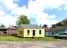 featured image of 320 W College St #A