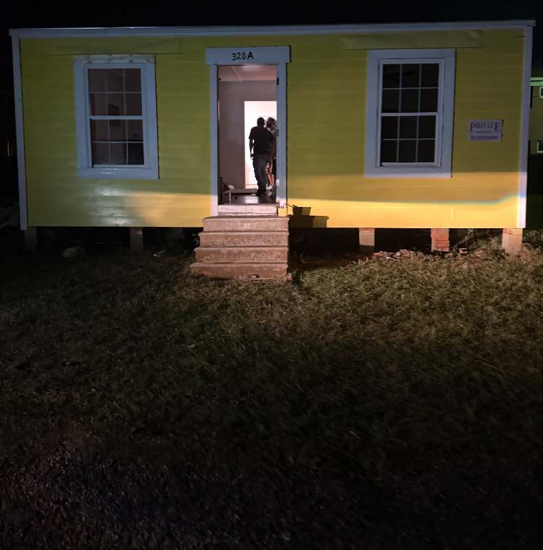 320 W College St #A - Photo 2 of 8